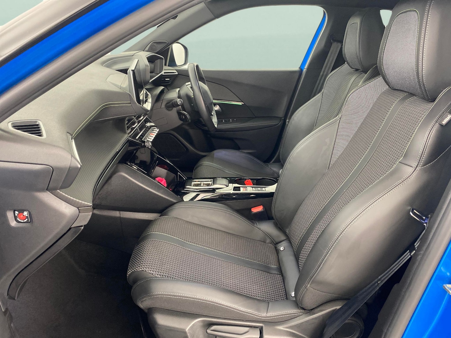 Used Peugeot E-2008 2022 for sale - 76403048: Photo 4