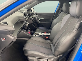 Used Peugeot E-2008 2022 for sale - 76403048: Photo