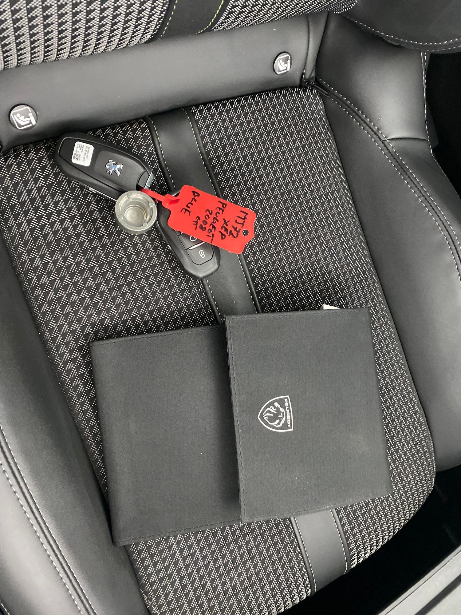 Used Peugeot E-2008 2022 for sale - 77079384: Photo 33