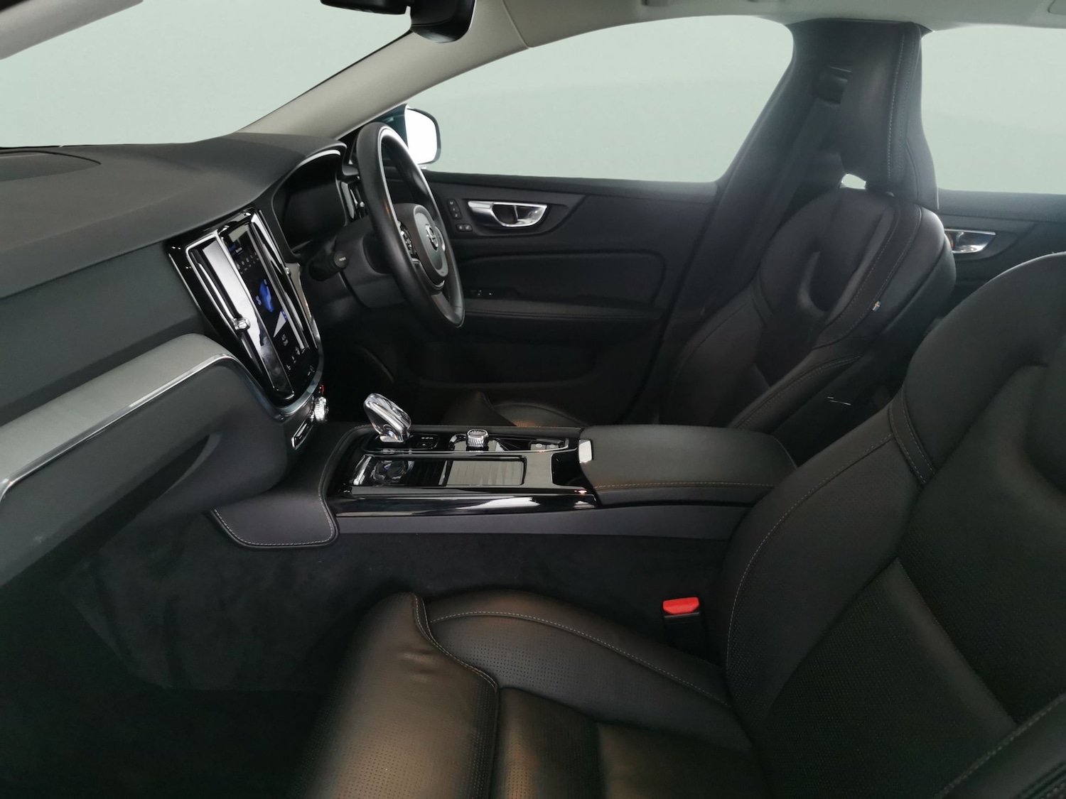 Used Volvo V60 2021 for sale - 76477601: Photo 4