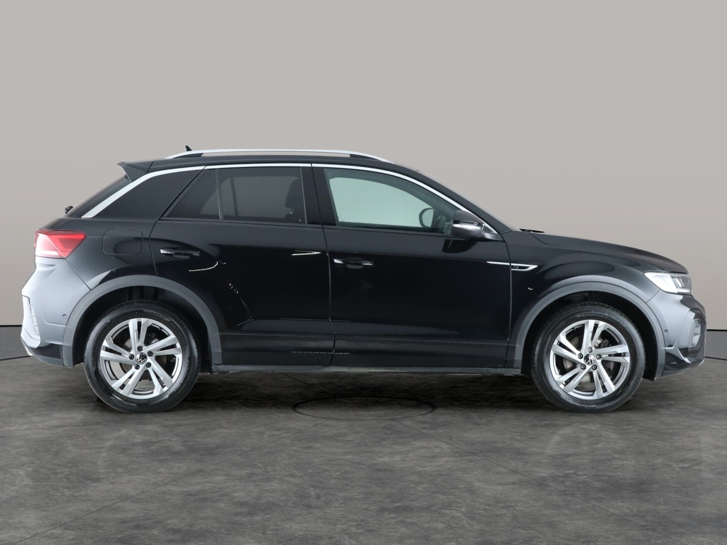 Used Volkswagen T-Roc 2023 for sale - 76958260: Photo 8