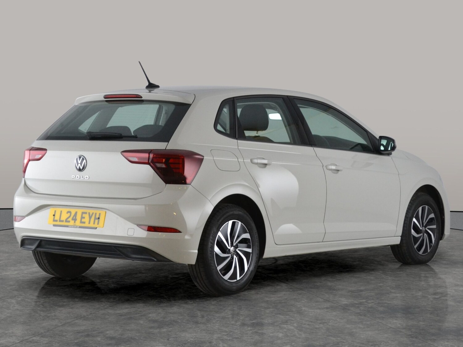 Used Volkswagen Polo 2024 for sale - 77995443: Photo 8