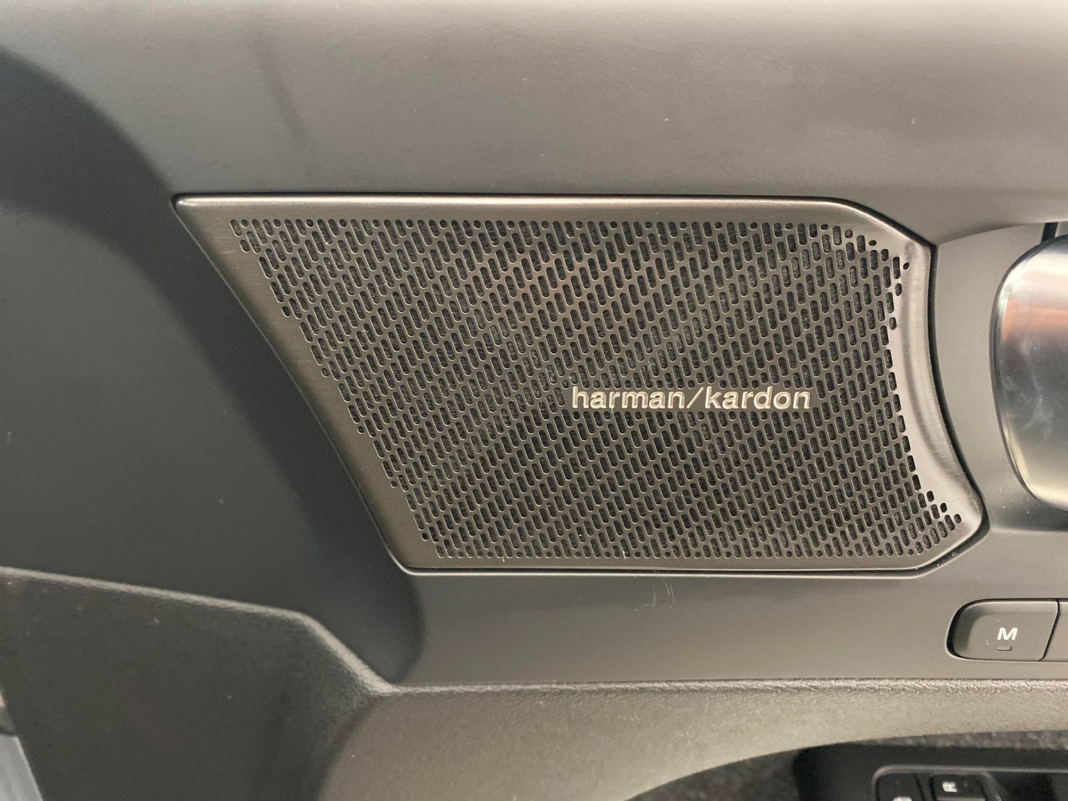 Used Volvo XC40 2022 for sale - 76402991: Photo 8