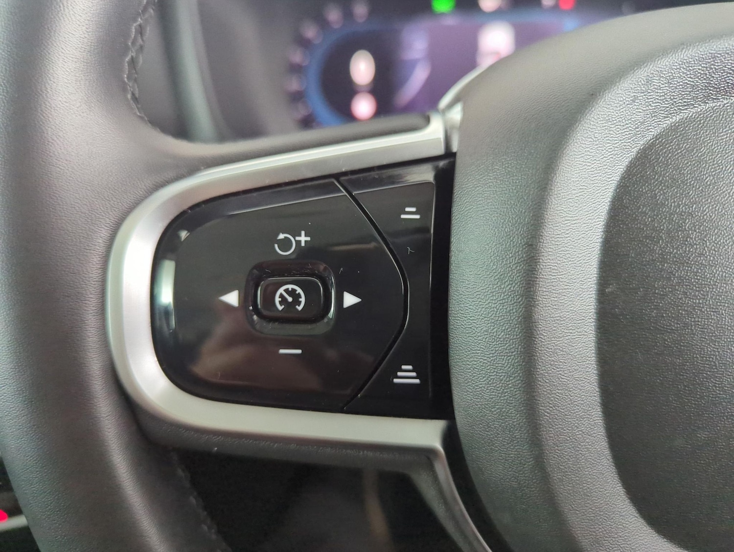 Used Volvo V60 2023 for sale - 77272047: Photo 23