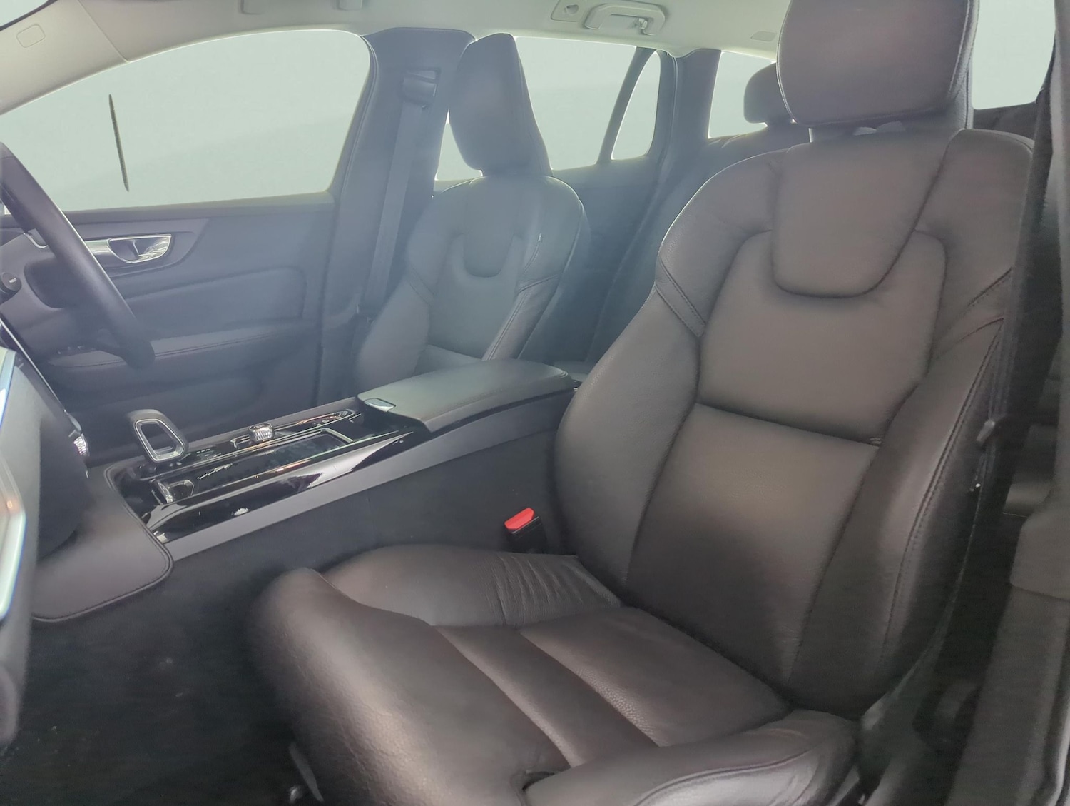 Used Volvo V60 2023 for sale - 77272047: Photo 7