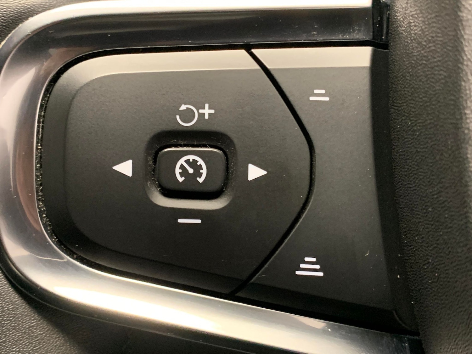 Used Volvo XC40 2022 for sale - 76704032: Photo 18