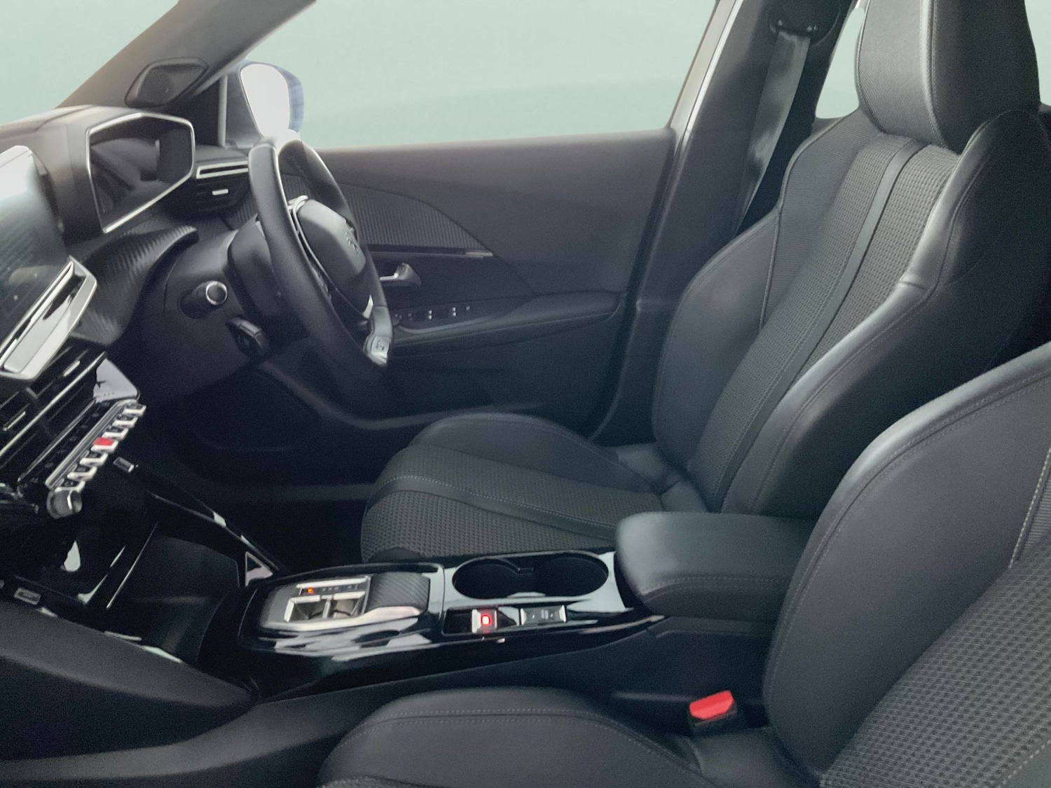 Used Peugeot 2008 2023 for sale - 76738468: Photo 4