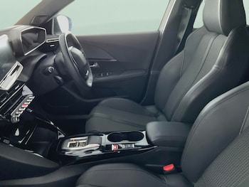 Used Peugeot 2008 2023 for sale - 76738468: Photo