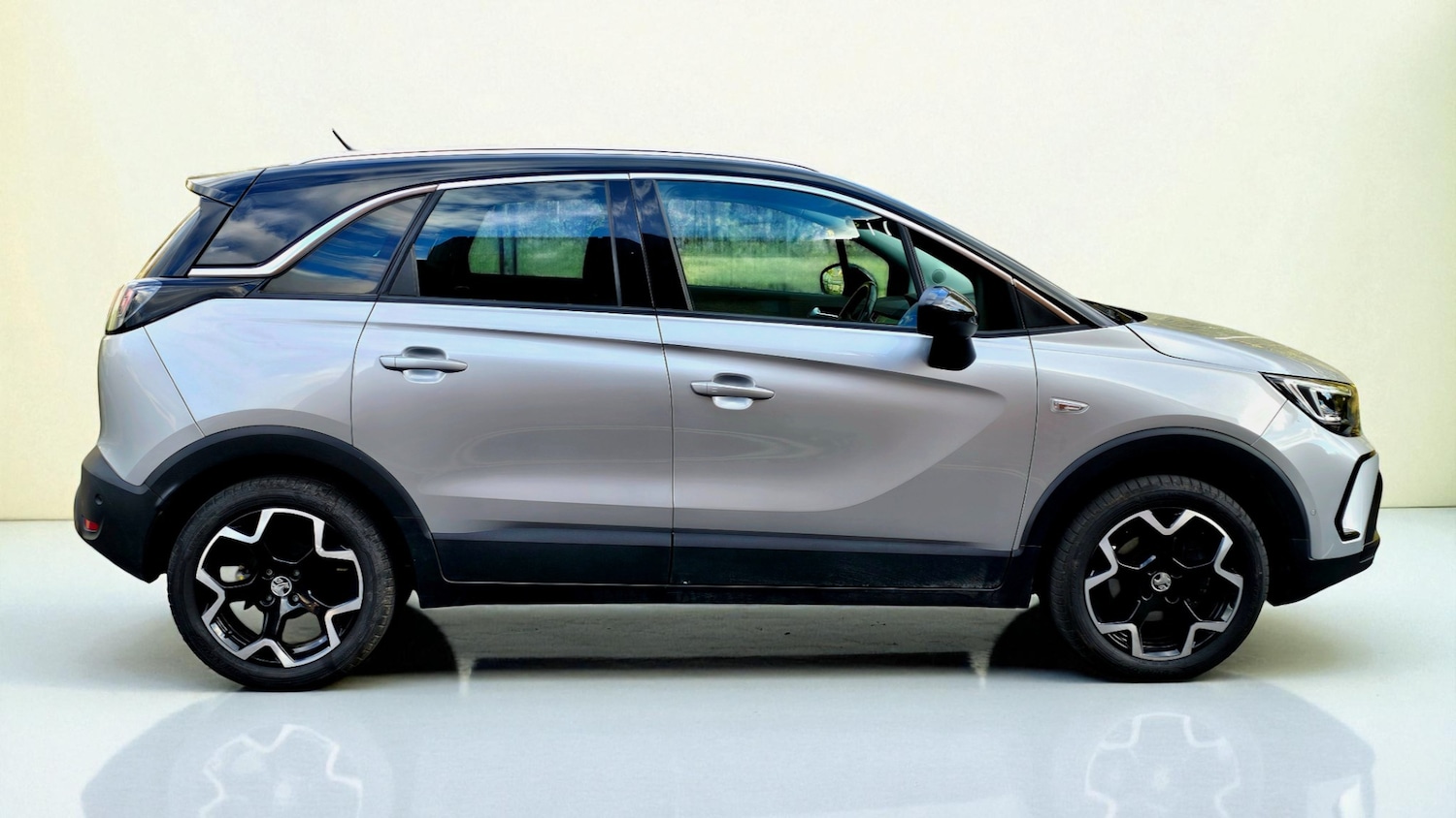 Used Vauxhall Crossland 2024 for sale - 77740157: Photo 2