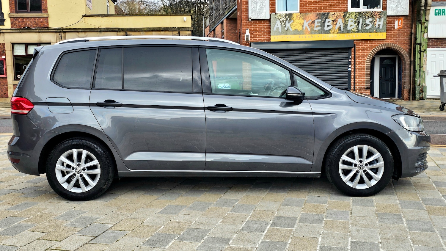 Used Volkswagen Touran 2017 for sale - 77904328: Photo 2