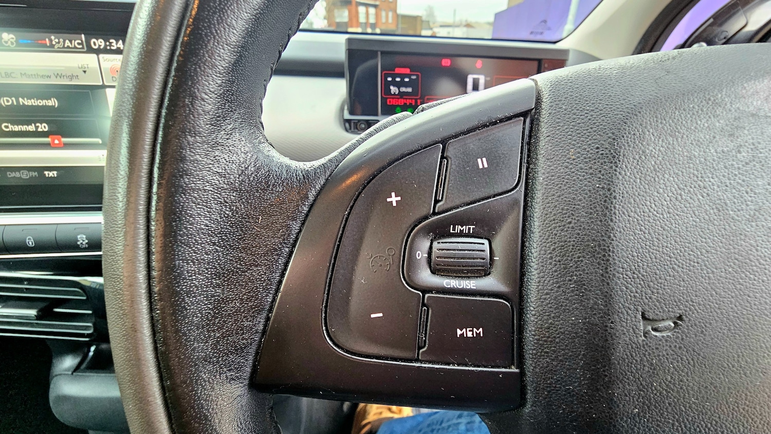 Used Citroen C4 Cactus 2014 for sale - 77629477: Photo 25