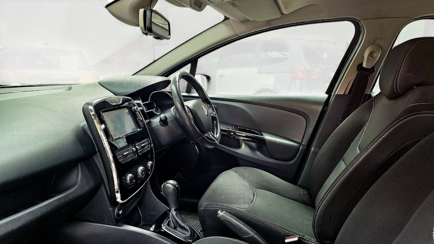 Used Renault Clio 2015 for sale - 77459676: Photo 11