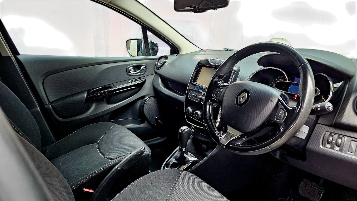 Used Renault Clio 2015 for sale - 77459676: Photo 13