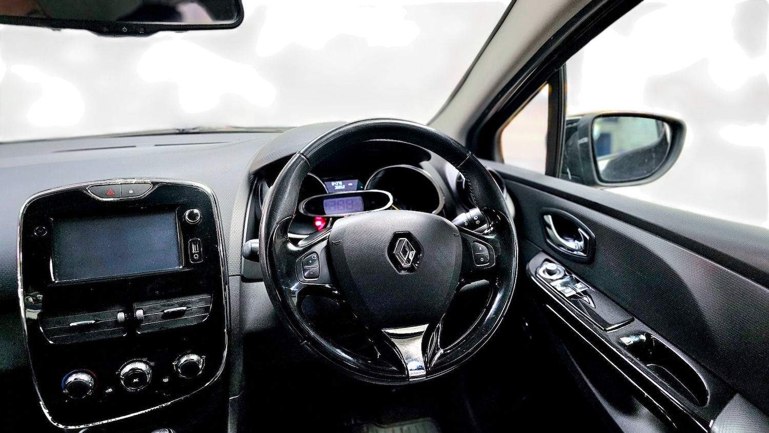 Used Renault Clio 2015 for sale - 77459676: Photo 14