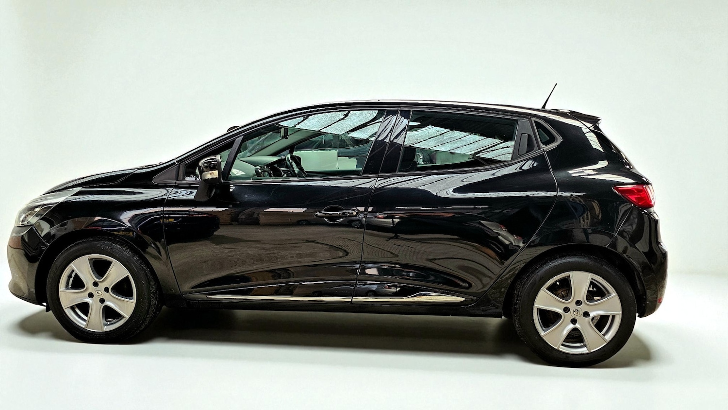 Used Renault Clio 2015 for sale - 77459676: Photo 6