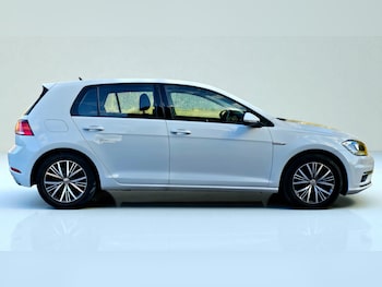 Used Volkswagen Golf 2018 for sale - 76379465: Photo