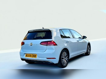 Used Volkswagen Golf 2018 for sale - 76379465: Photo