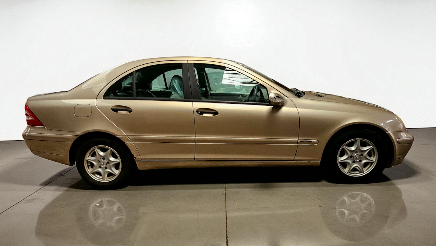 Used Mercedes-Benz C Class 2003 for sale - 76379461: Photo 2