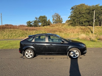 Used Ford Focus 2010 for sale - 76179065: Photo 2
