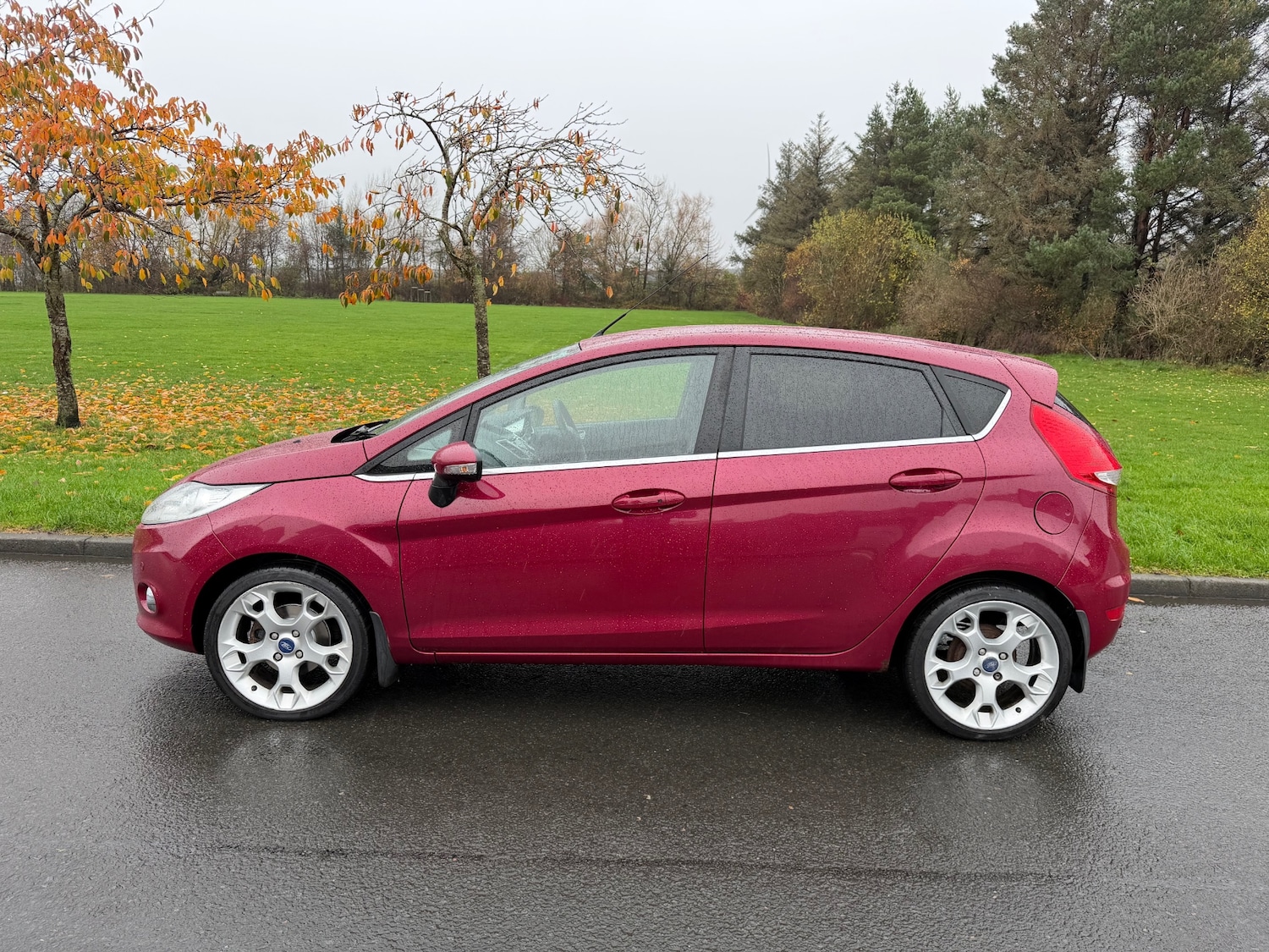 Used Ford Fiesta 2011 for sale - 76699709: Photo 3