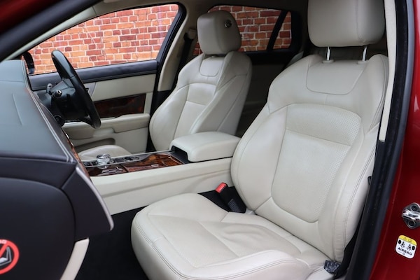 Used Jaguar XF 2013 for sale - 76279507: Photo 2