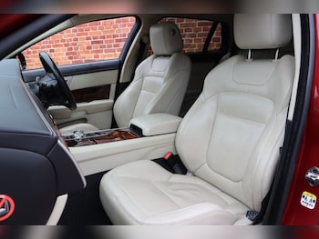 Used Jaguar XF 2013 for sale - 76279507: Photo 2