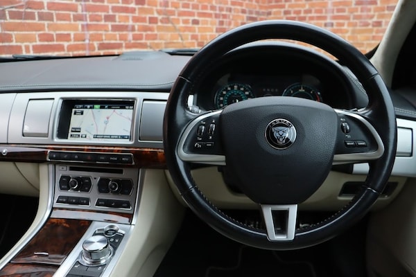 Used Jaguar XF 2013 for sale - 76279507: Photo 4