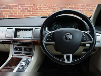 Used Jaguar XF 2013 for sale - 76279507: Photo 4