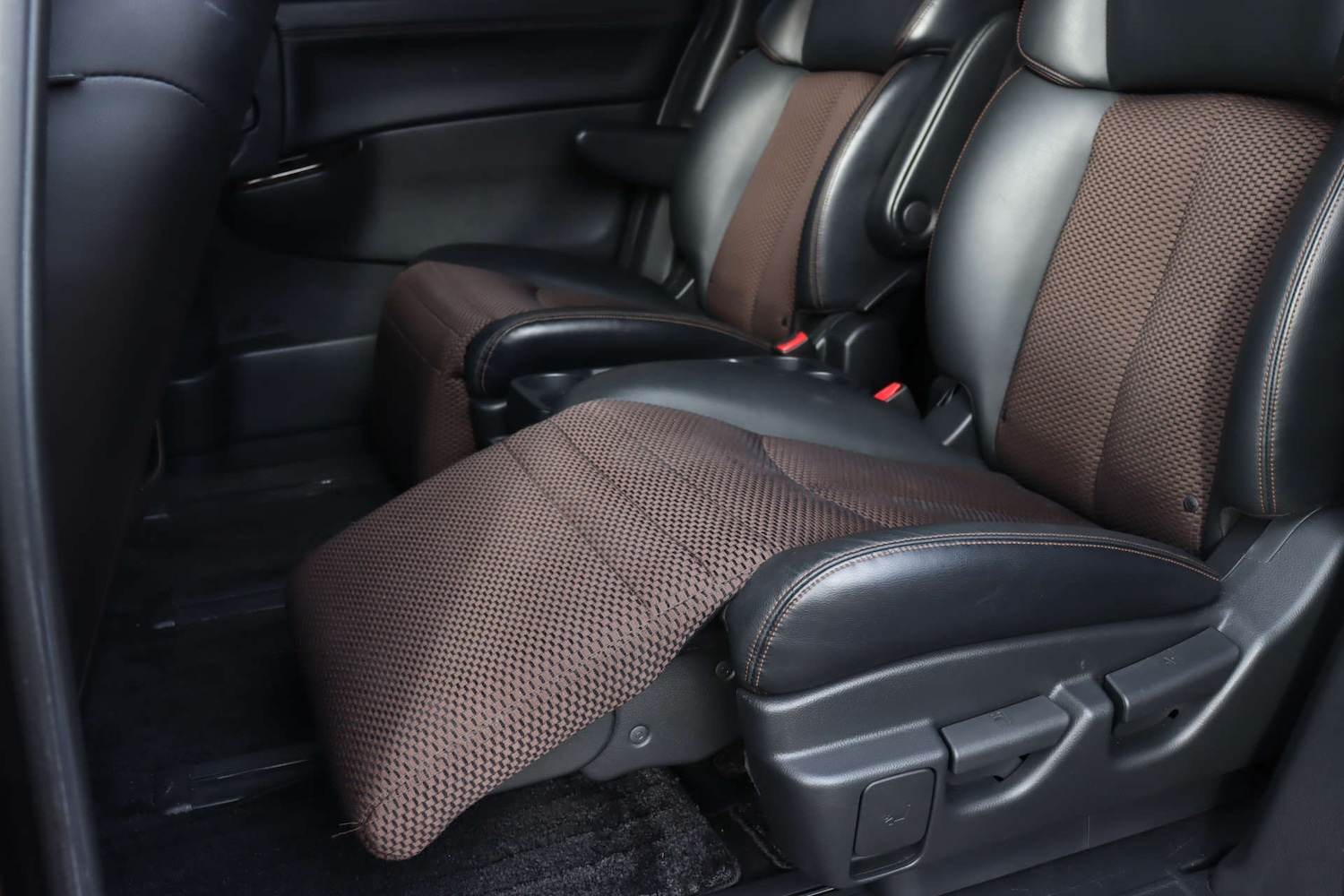 Used Nissan Elgrand 2023 for sale - 77554952: Photo 15