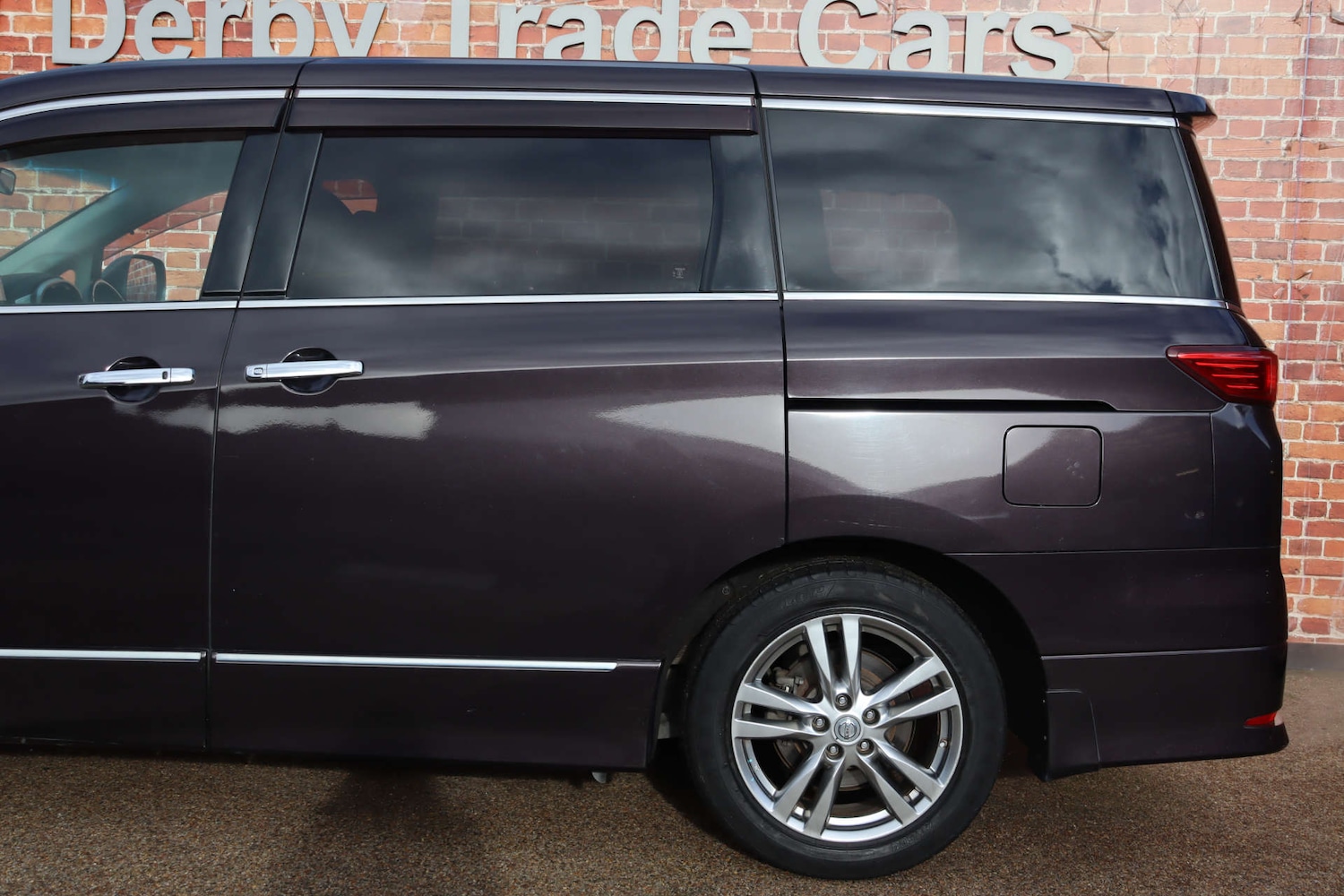 Used Nissan Elgrand 2023 for sale - 77554952: Photo 8