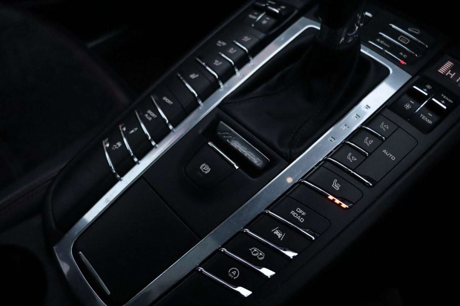 Used Porsche Macan 2017 for sale - 77523102: Photo 32