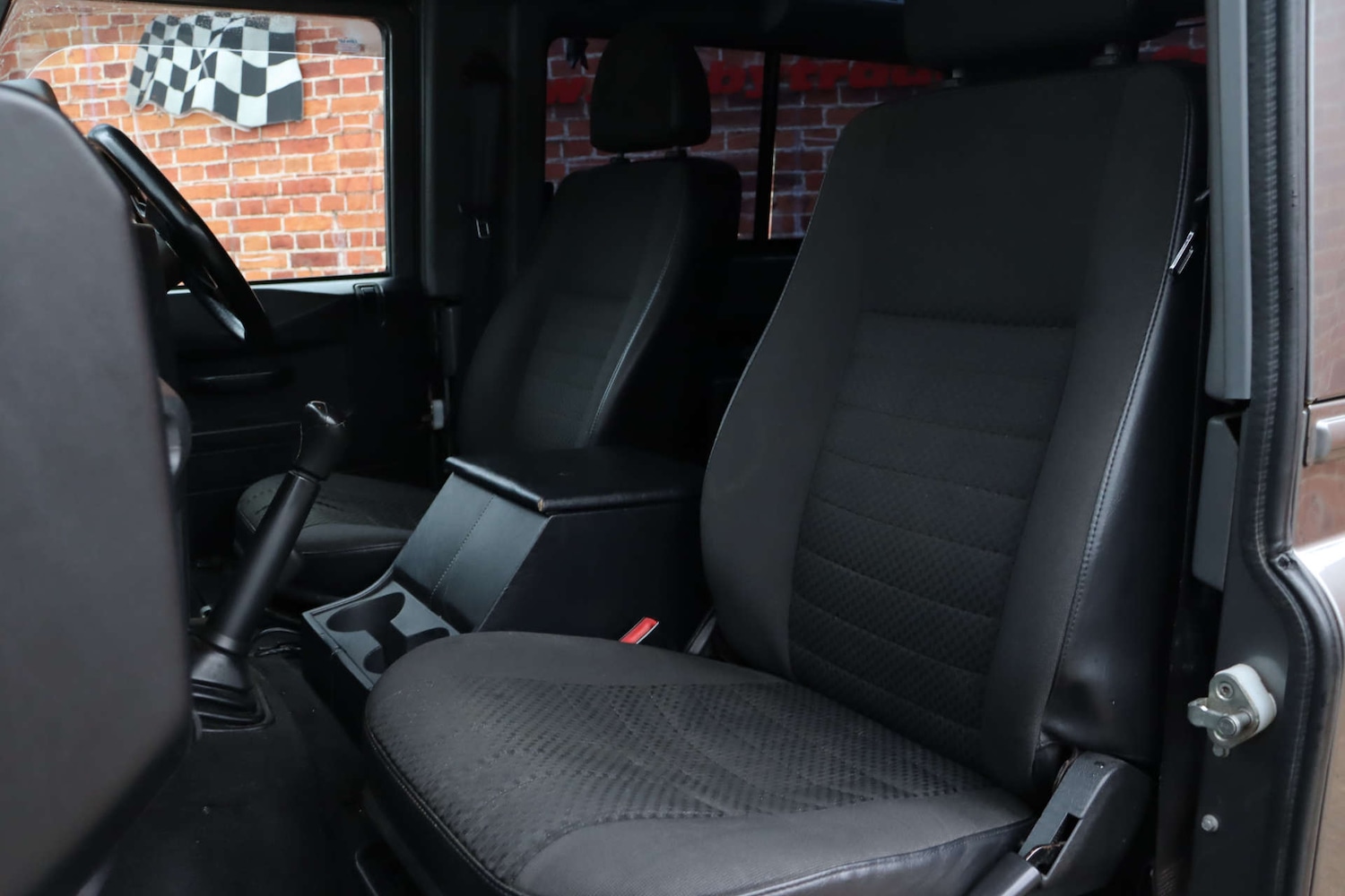 Used Land Rover Defender 2009 for sale - 77547689: Photo 4