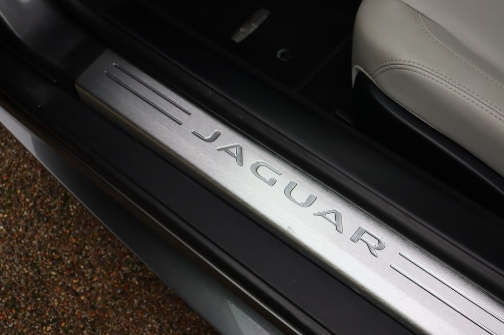 Used Jaguar F-Type 2015 for sale - 76798204: Photo 19