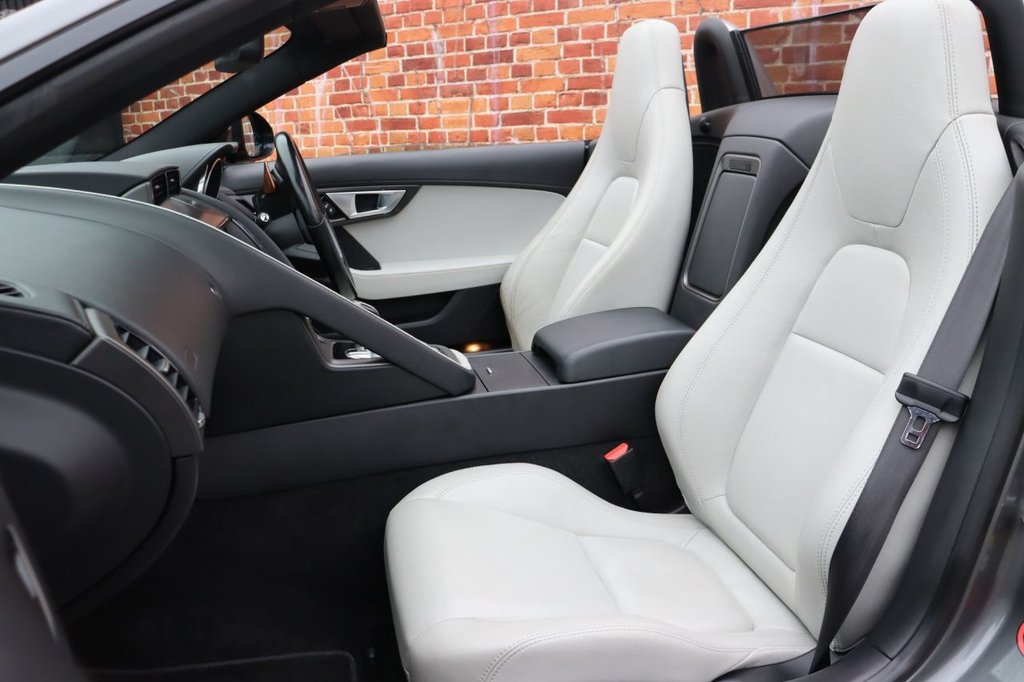 Used Jaguar F-Type 2015 for sale - 76798204: Photo 3