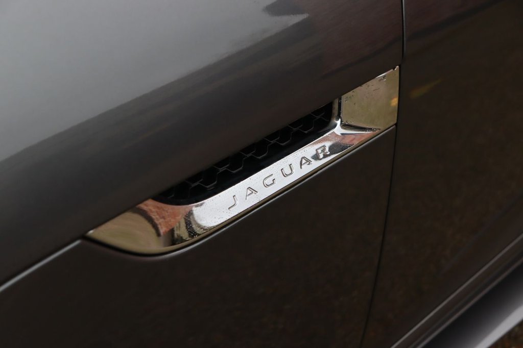 Used Jaguar F-Type 2015 for sale - 76798204: Photo 41