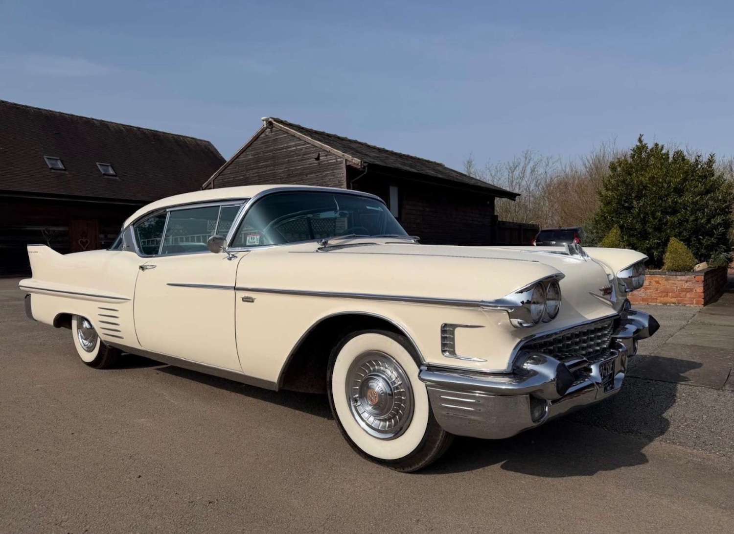 Used Cadillac De Ville 2011 for sale - 78000681: Photo 1