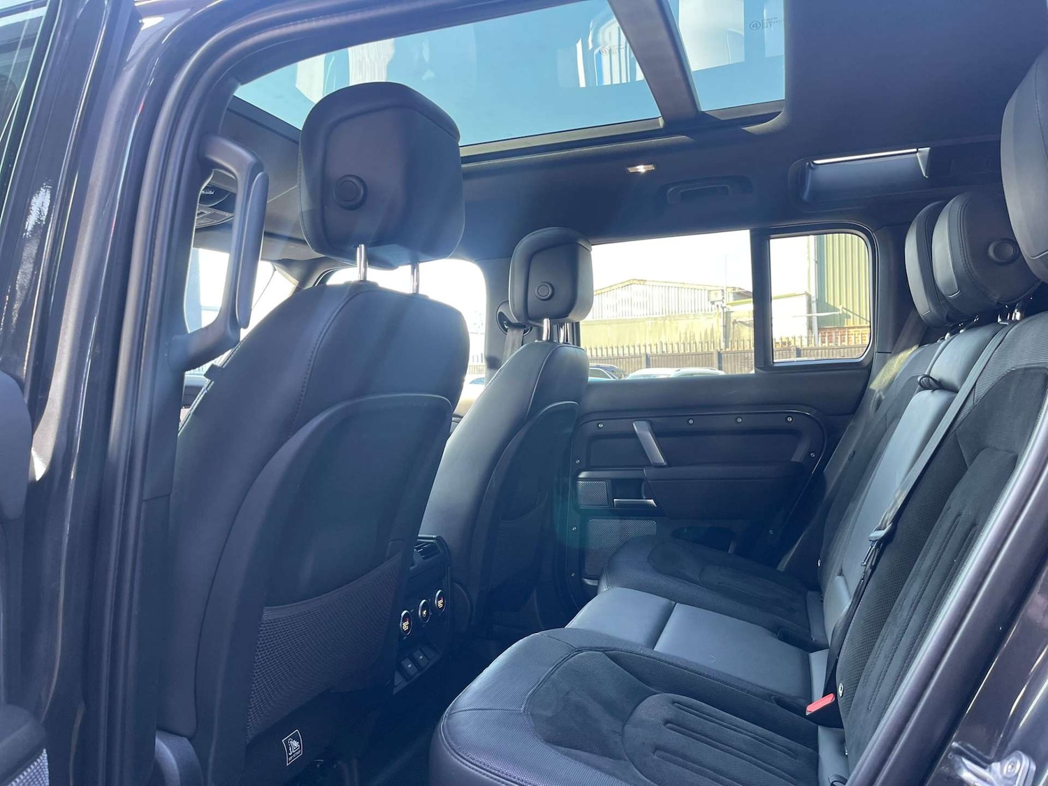 Used Land Rover Defender 2023 for sale - 77781037: Photo 10