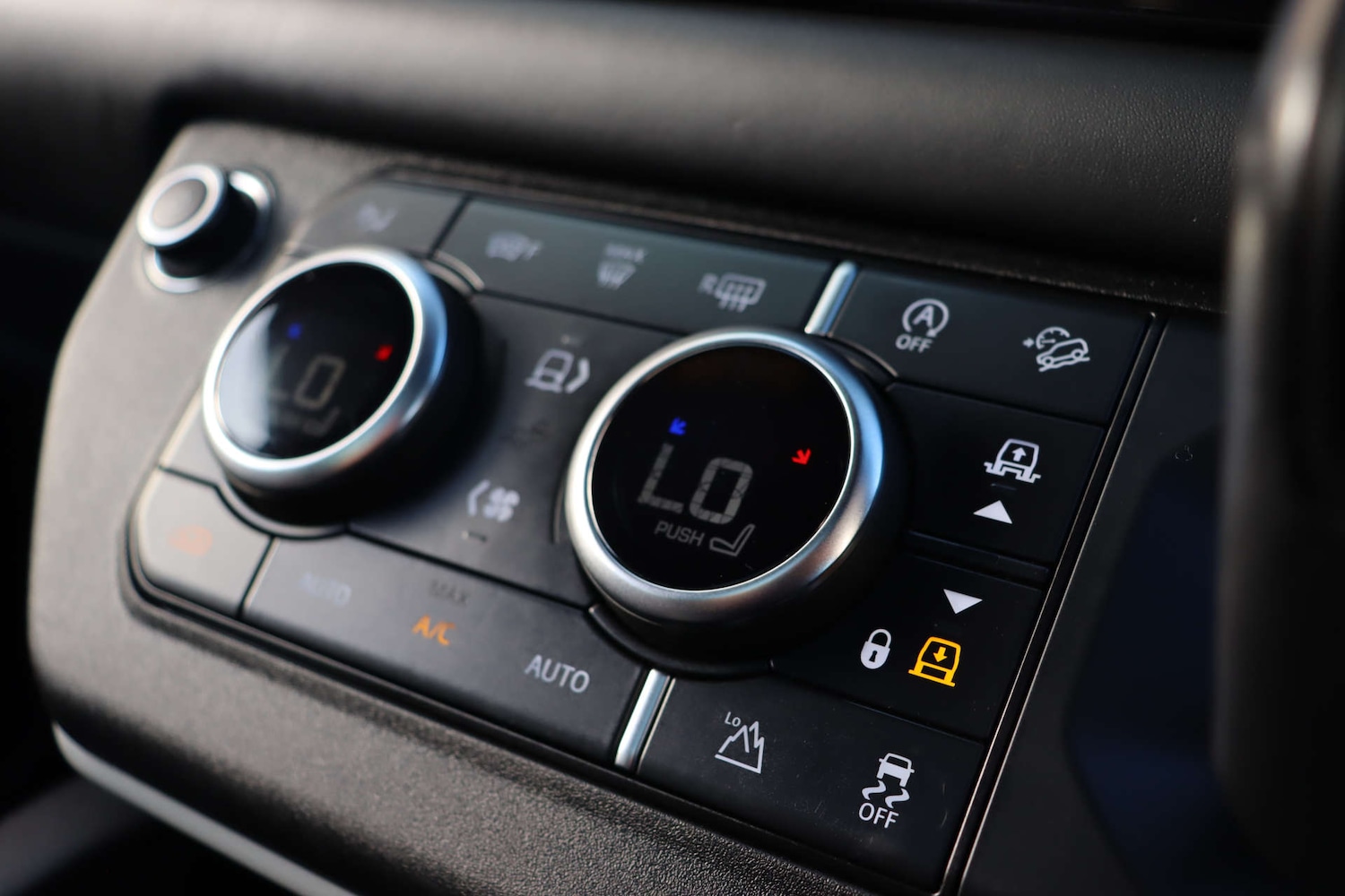 Used Land Rover Defender 2022 for sale - 78083396: Photo 32