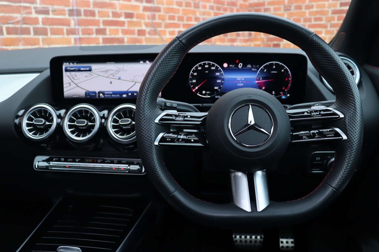 Used Mercedes-Benz GLA 2024 for sale - 78003642: Photo 2