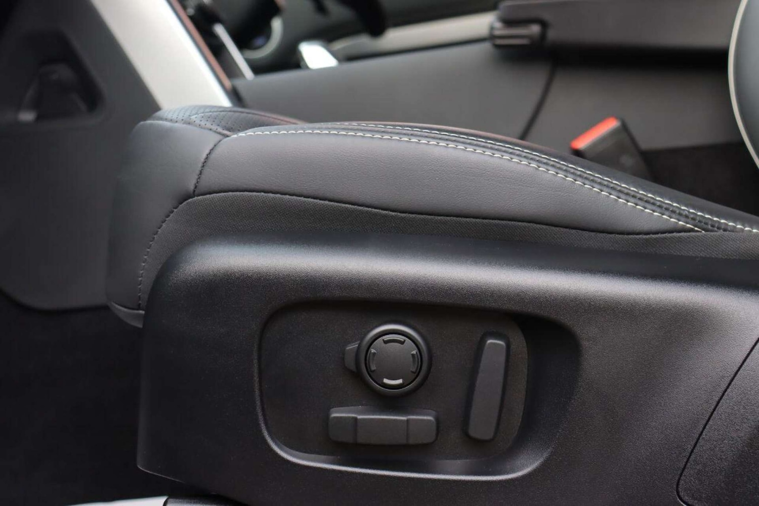 Used Land Rover Discovery 2023 for sale - 77519288: Photo 14