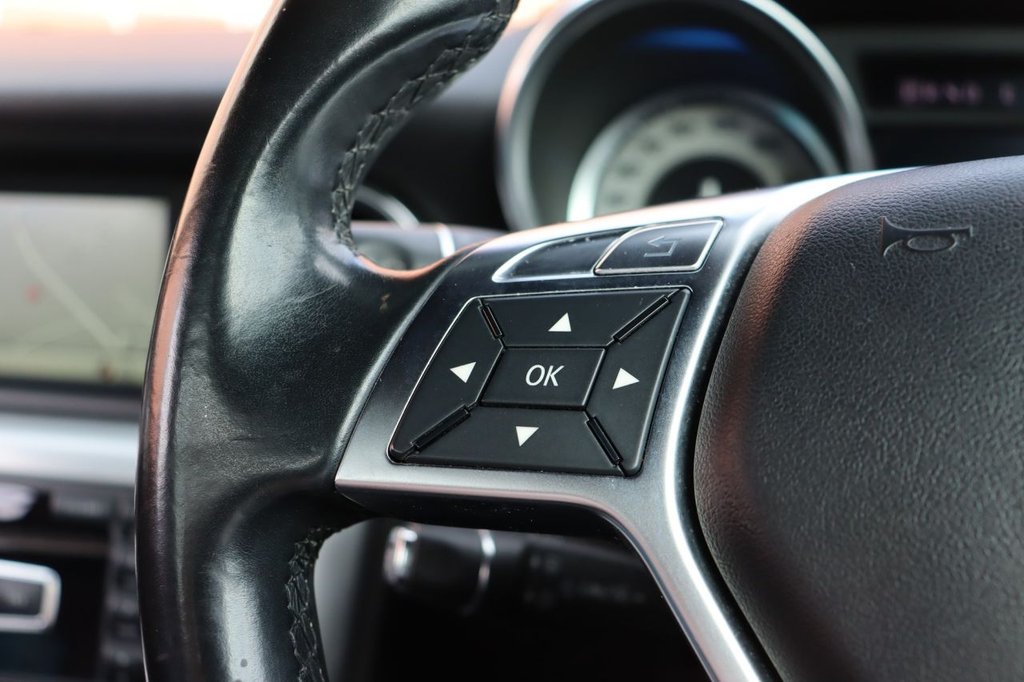 Used Mercedes-Benz SLK 2014 for sale - 75800960: Photo 17