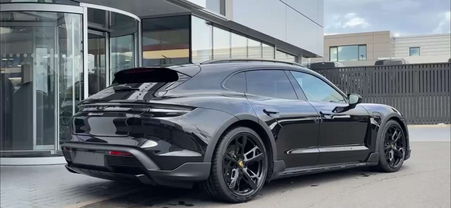 Used Porsche Taycan 2023 for sale - 77953365: Photo 2