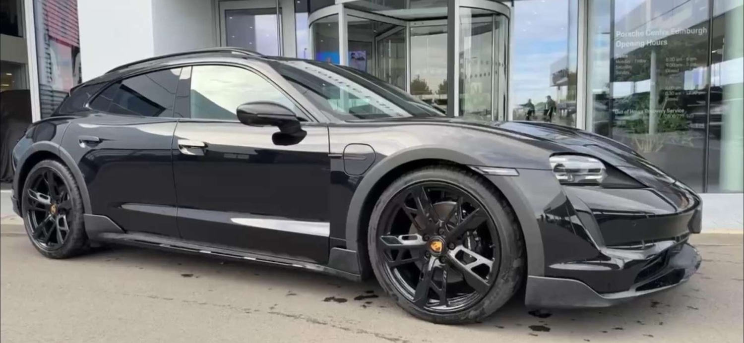 Used Porsche Taycan 2023 for sale - 77953365: Photo 4