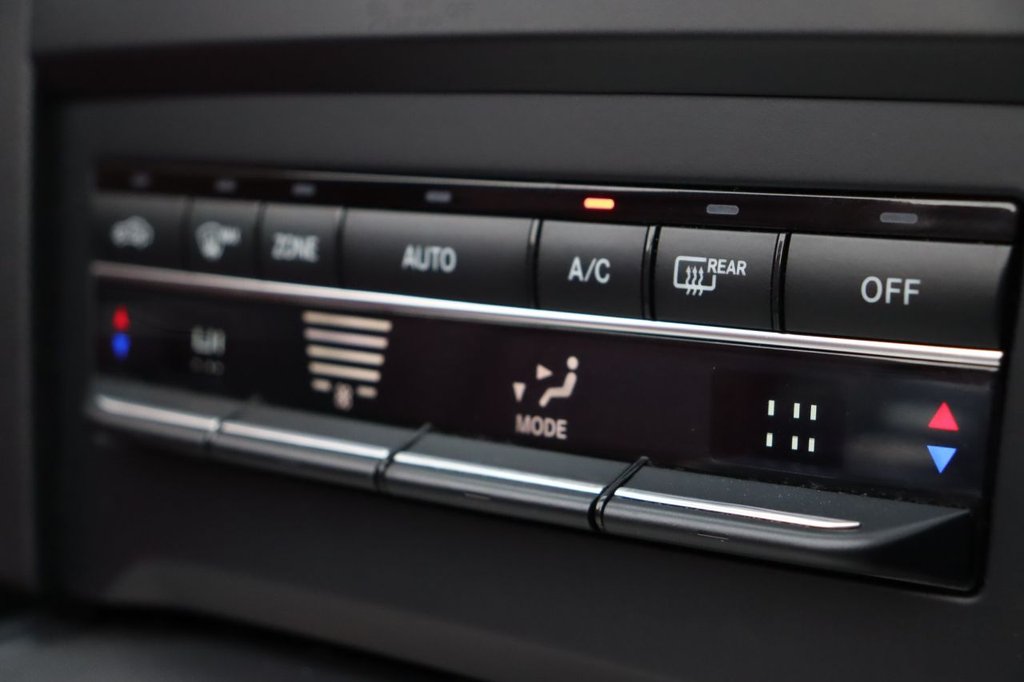 Used Mercedes-Benz E Class 2014 for sale - 76595930: Photo 33