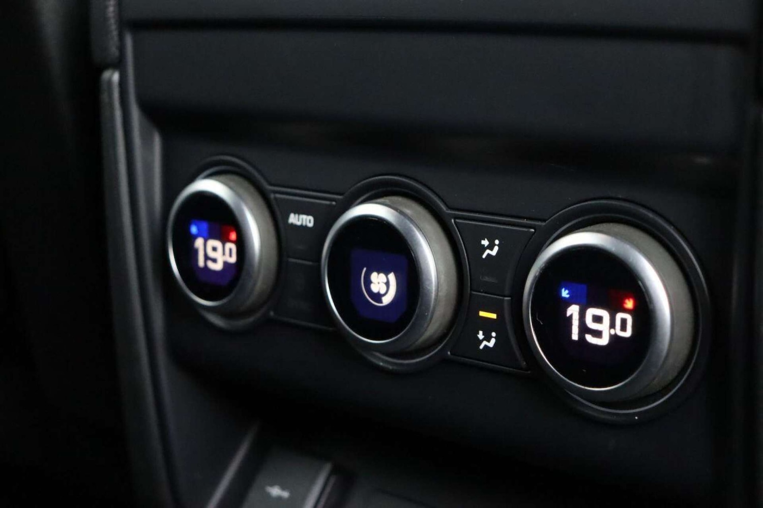 Used Land Rover Defender 2021 for sale - 77519255: Photo 25