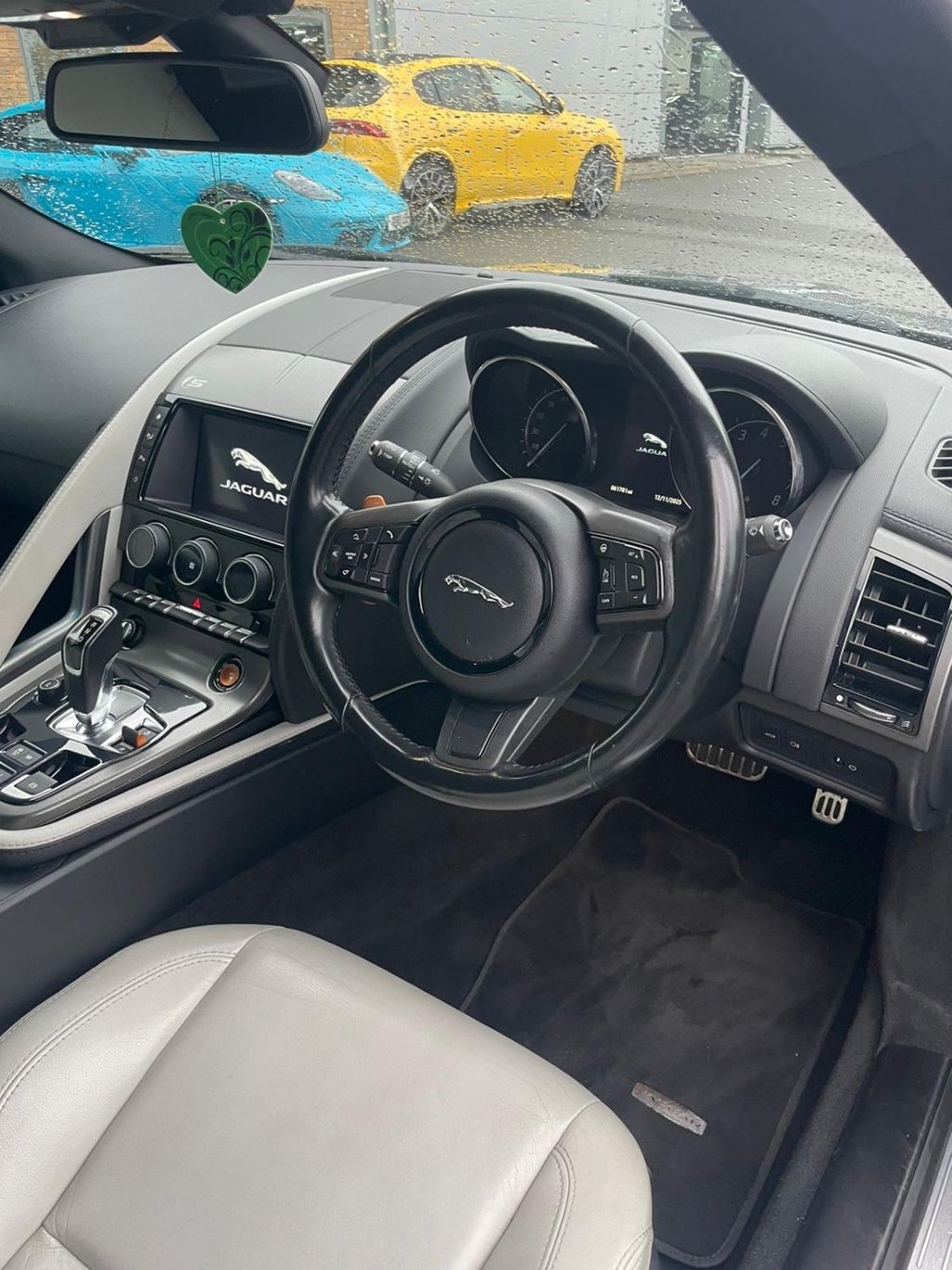 Used Jaguar F-Type 2015 for sale - 76570277: Photo 3