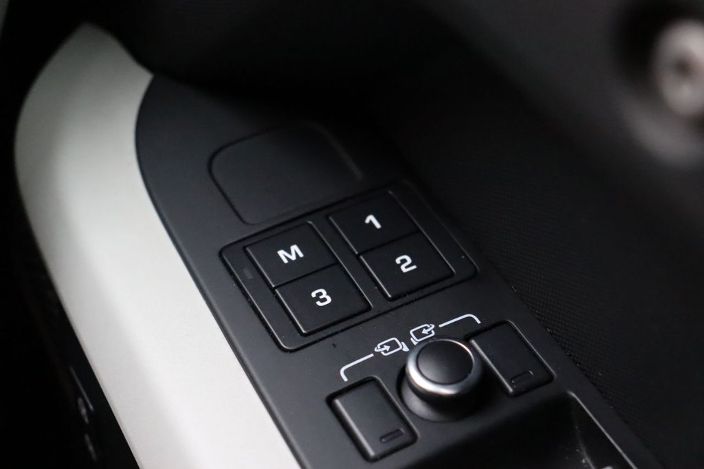 Used Land Rover Defender 2021 for sale - 76470224: Photo 30