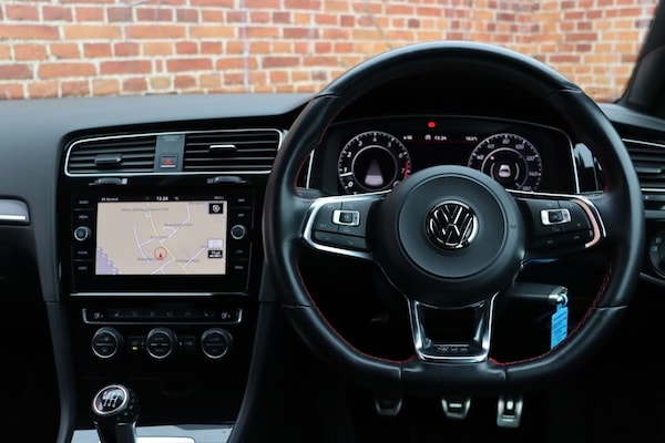 Used Volkswagen Golf 2017 for sale - 76267340: Photo 2