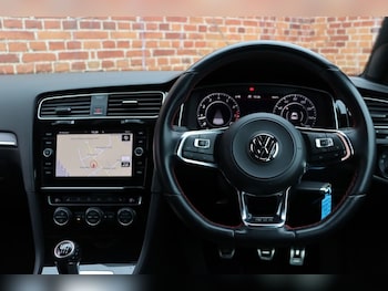 Used Volkswagen Golf 2017 for sale - 76267340: Photo 2