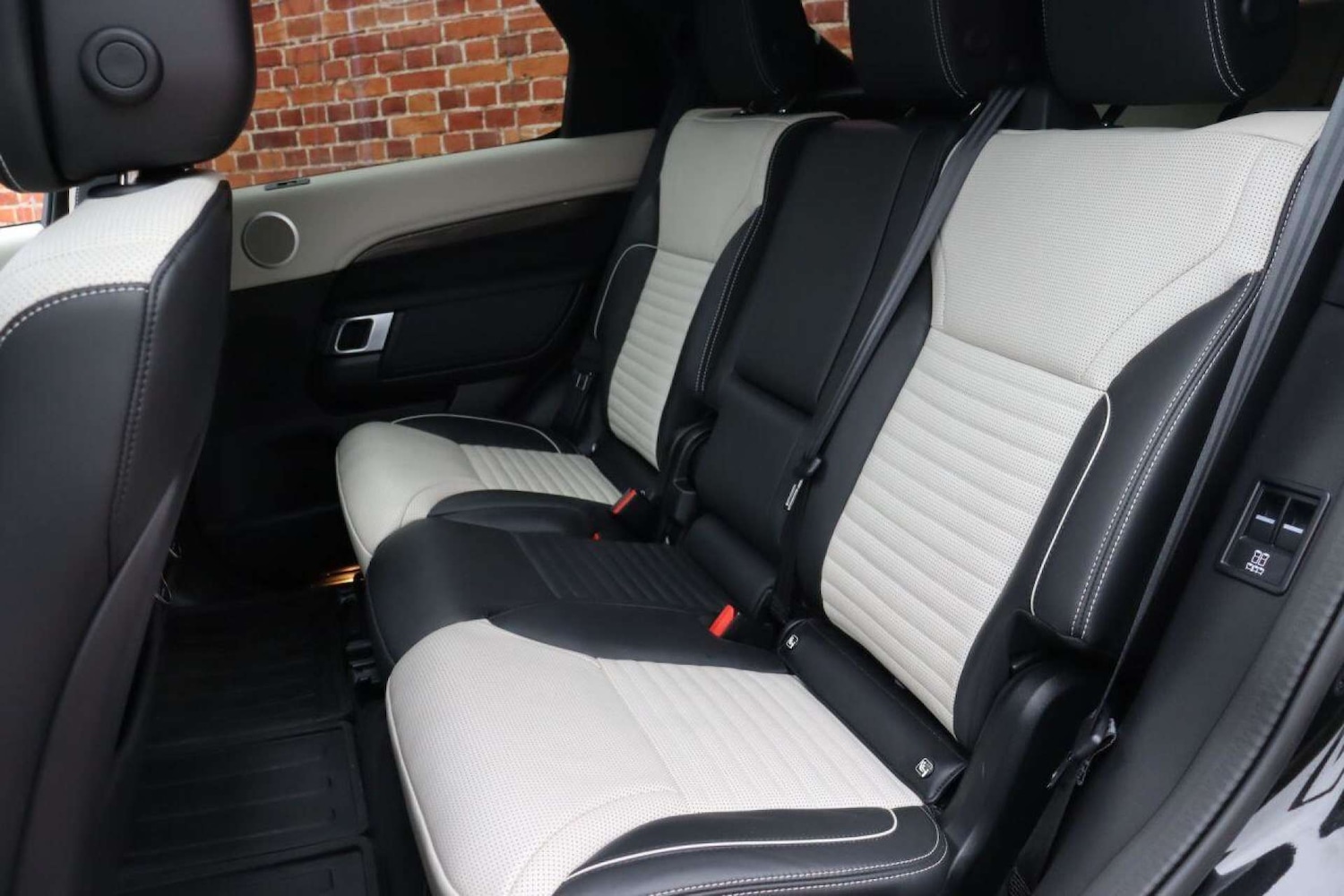 Used Land Rover Discovery 2022 for sale - 77519277: Photo 11